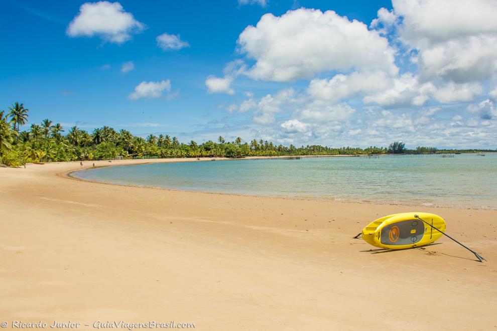 Imagem de toda extenção da  Praia Ponta do Mutá.